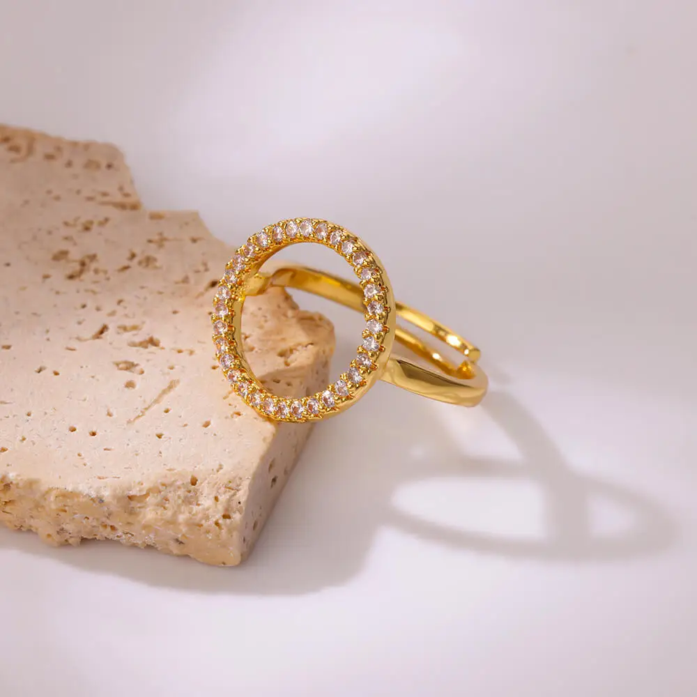 Bague dorée cercle ouvert serti de strass
