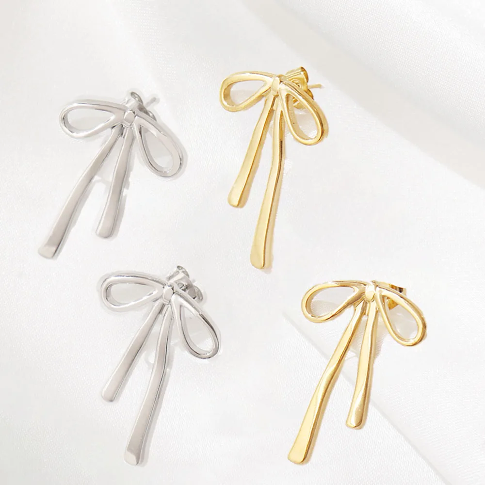 Boucles d'oreilles en acier inoxydable avec motif de noeud intemporel