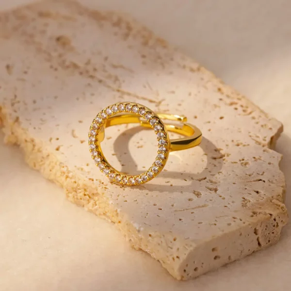 Bijou tendance en acier doré avec strass