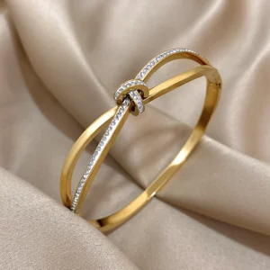 Bracelet en acier inoxydable avec design de noeud élégant