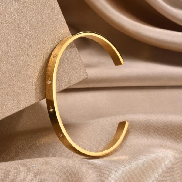 Bracelet étoile en acier inoxydable, bijou résistant et chic pour femme