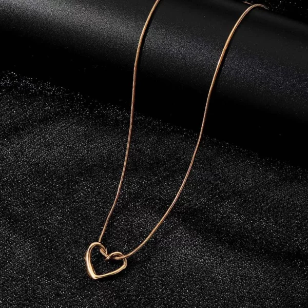Collier acier inoxydable cœur, accessoire tendance pour toutes les occasions