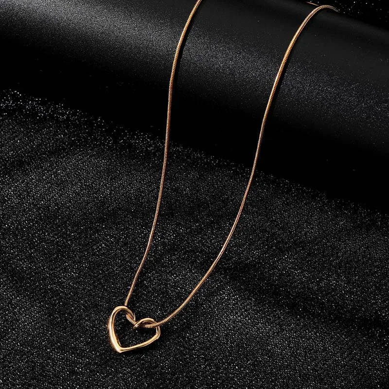 Collier acier inoxydable cœur, accessoire tendance pour toutes les occasions