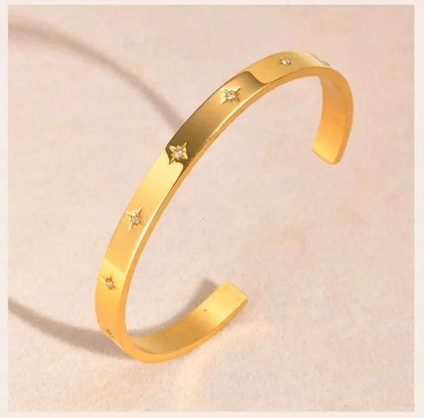 Bracelet en acier inoxydable, design étoile, parfait pour un look moderne