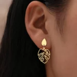 Boucle d'oreille Monstera acier inoxydable, un bijou unique