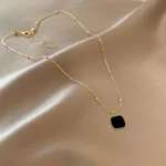 Accessoire tendance, collier en acier inoxydable noir