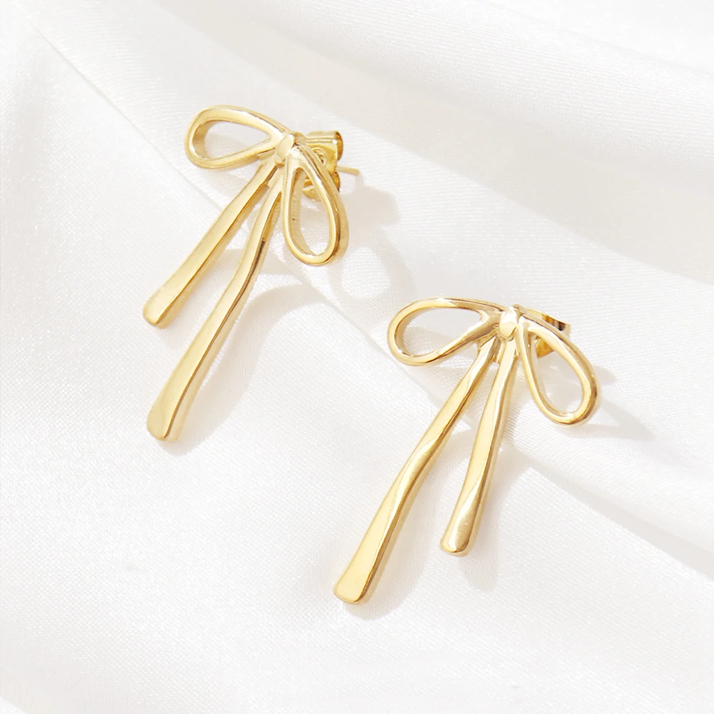 Boucle d'oreille acier inoxydable noeud pour un look chic