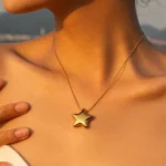 Collier en acier inoxydable, design étoile moderne et raffinée