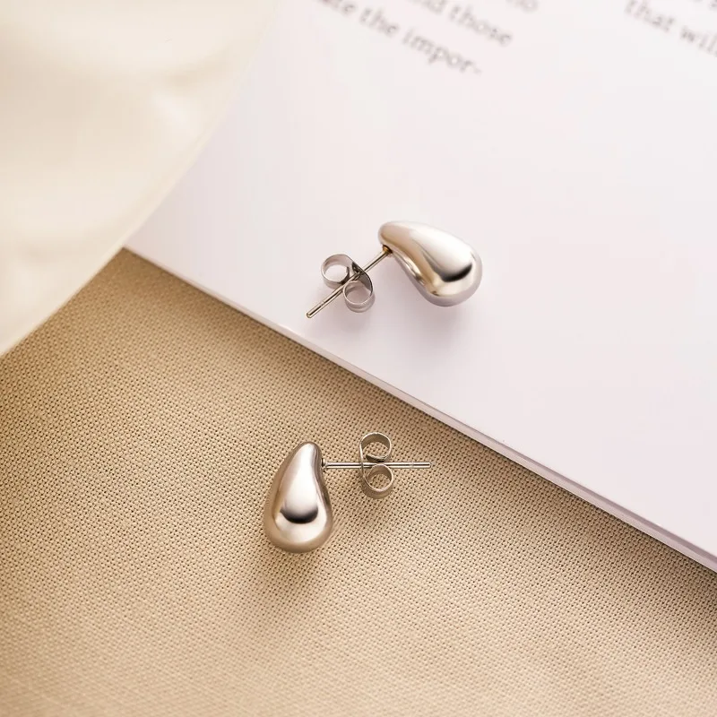 Boucles d'oreilles goutte élégantes en acier inoxydable, parfaites pour toutes occasions