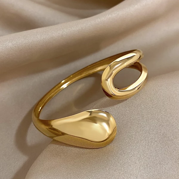 Accessoire mode : bracelet asymétrique en acier inoxydable