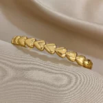 Bijou bracelet acier inoxydable avec un design cœur tendance