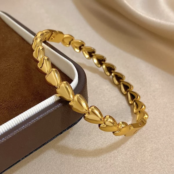 Bracelet petit cœur en acier inoxydable pour un look chic