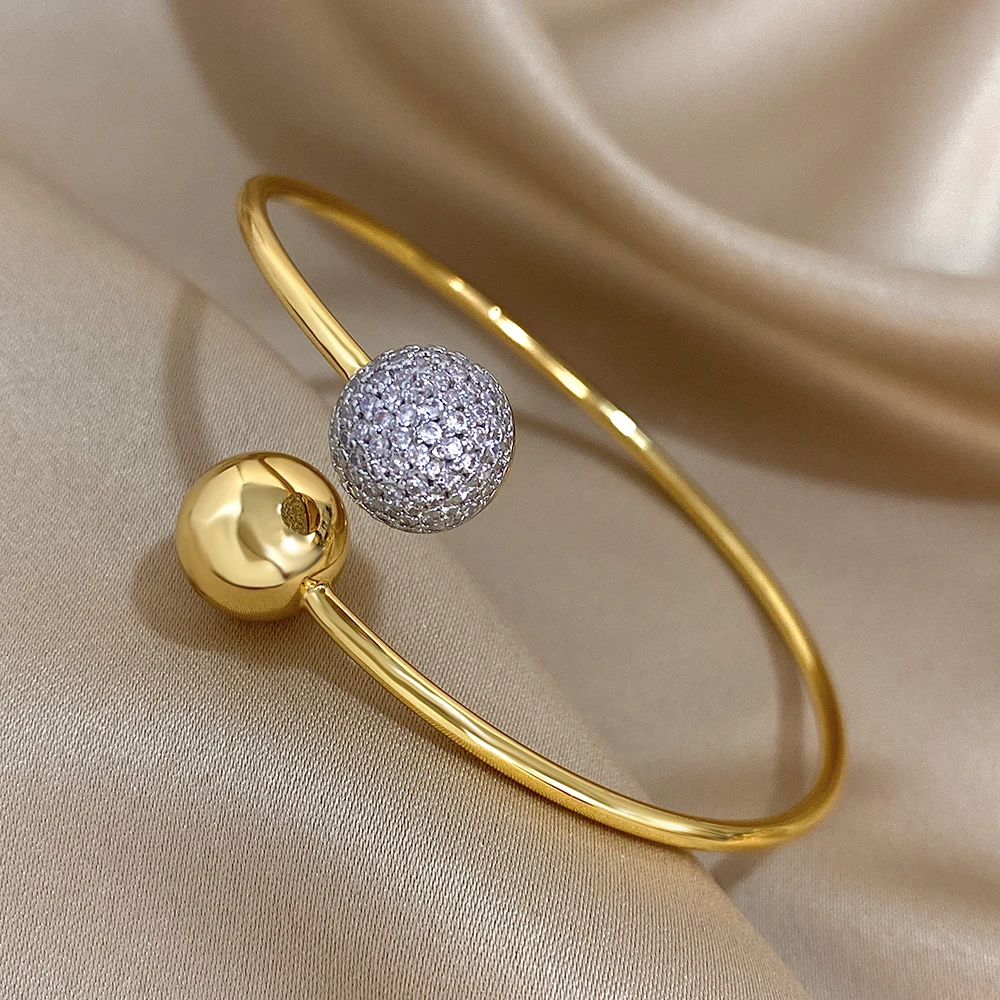 Bracelet en acier inoxydable résistant, parfait pour un look décontracté