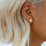 Boucle d'oreille art déco en acier inoxydable, inspirée par la mer, modèle coquillage.