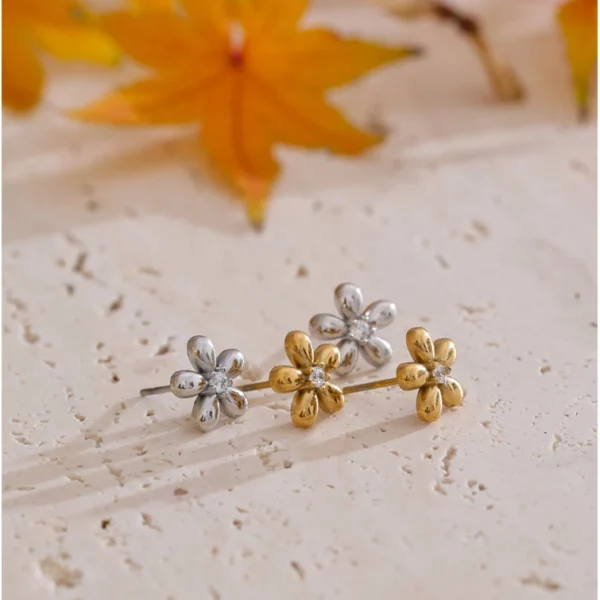 Boucle d'oreille fleur en acier inoxydable, parfaite pour un style chic et durable